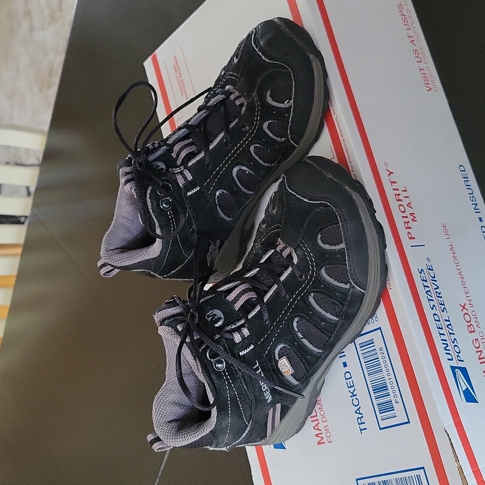 Merrell boys size 2 black hiking boots shoes